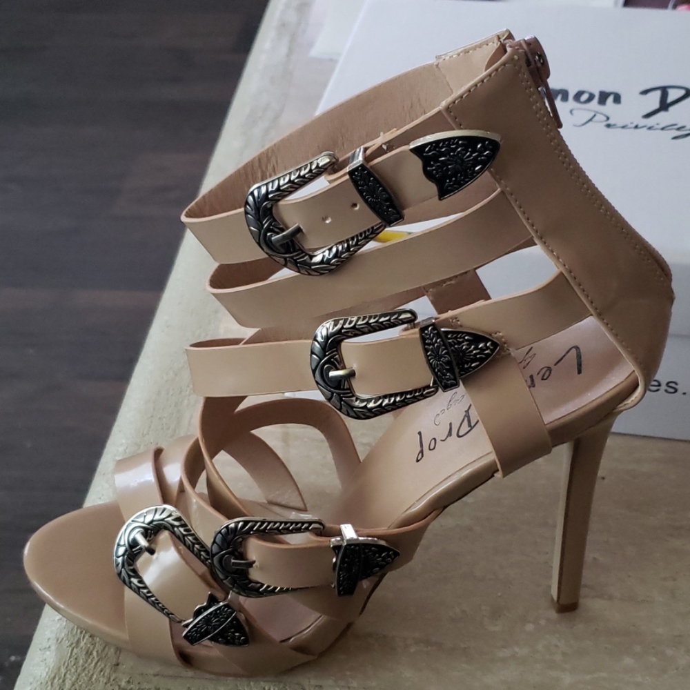 NUDE STRAPPY STILETTO HEELS SIZE 11M